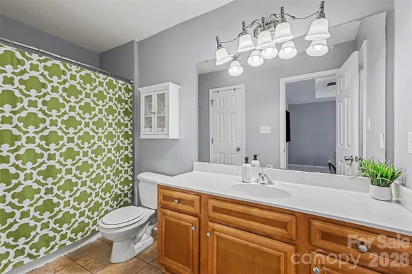 $300,000 | 255 19th Avenue Southeast, Hickory, NC 28602
