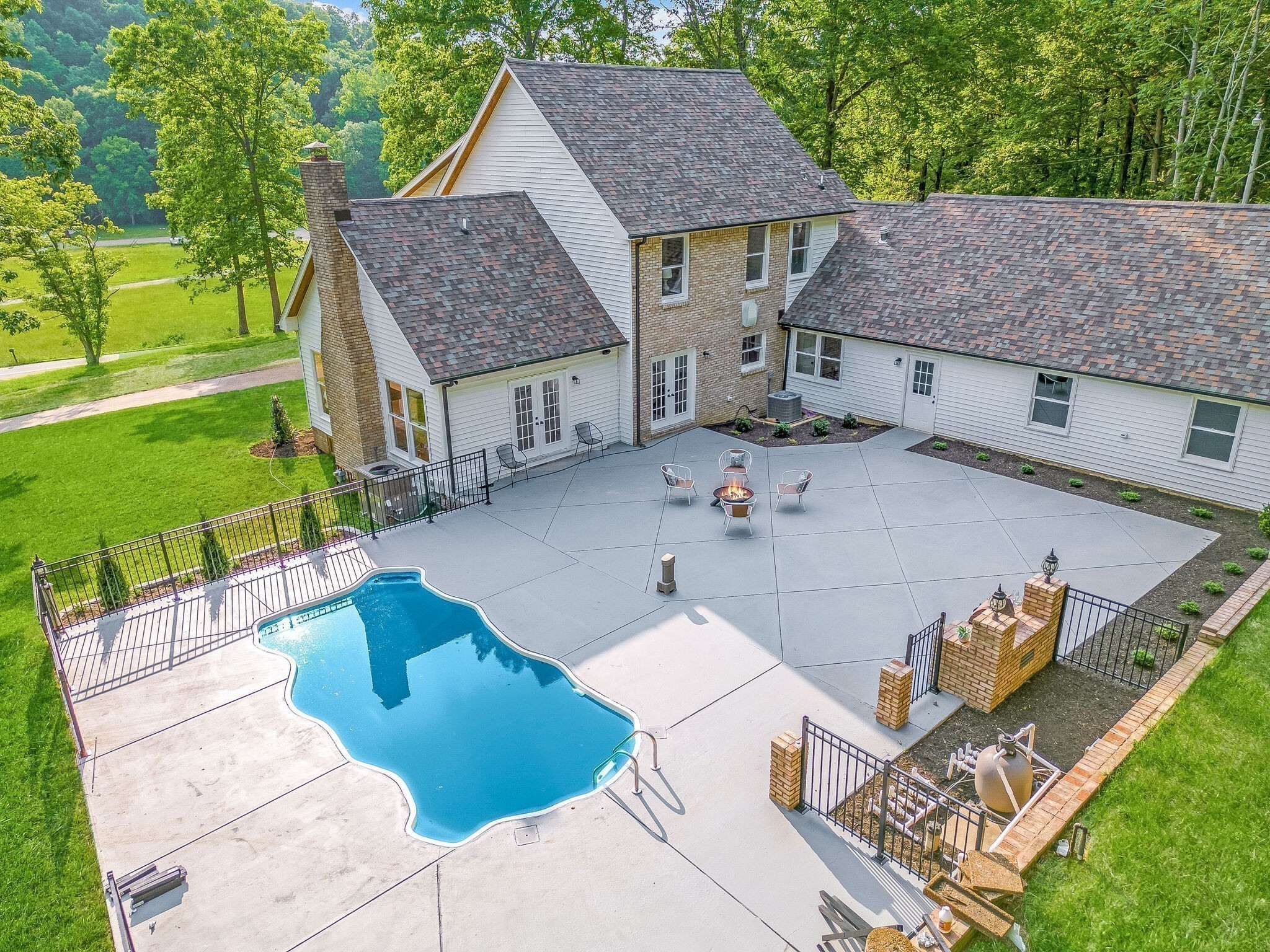 325 East Piney Road Dickson, TN 37055 - Photo 4 of 63 a aerial view of a house with garden space and sitting area