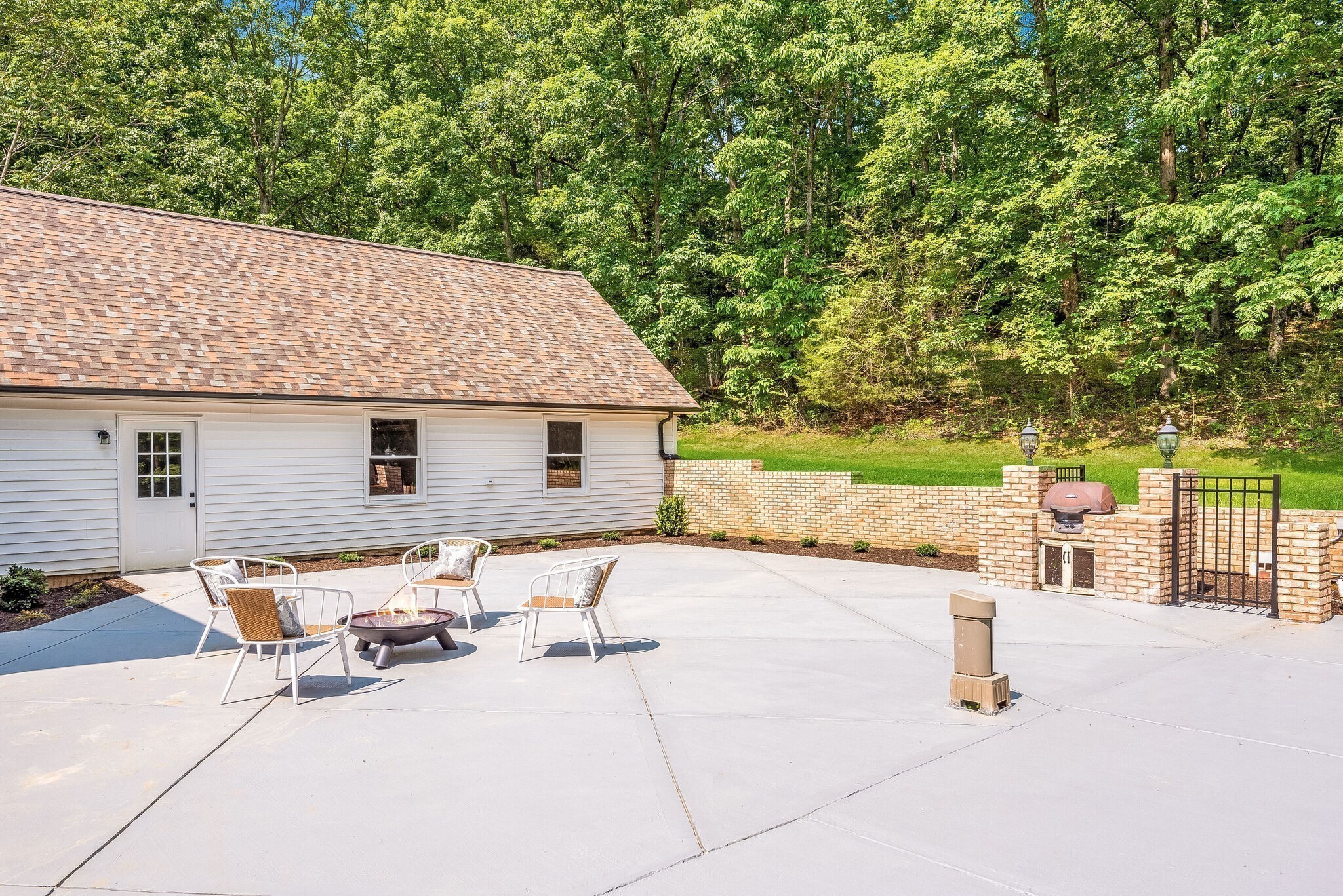 325 East Piney Road Dickson, TN 37055 - Photo 59 of 63 a backyard of a house with table and chairs under an umbrella