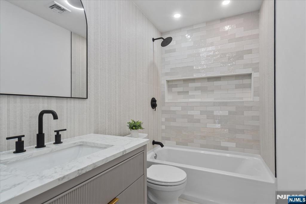 75 Demarest Avenue Emerson, NJ 07630 - Photo 21 of 44