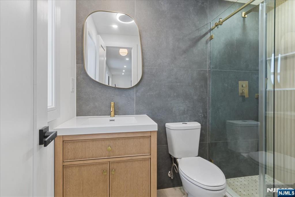 75 Demarest Avenue Emerson, NJ 07630 - Photo 30 of 44