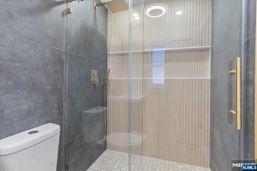 75 Demarest Avenue Emerson, NJ 07630 - Photo 31 of 44