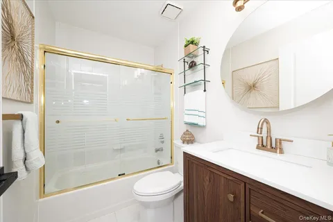 $829,000 | 55 Lakebridge Drive South, Kings Park, NY 11754