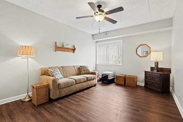 $199,900 | 1423 Woodbridge Road, Unit 1E, Joliet, IL 60436