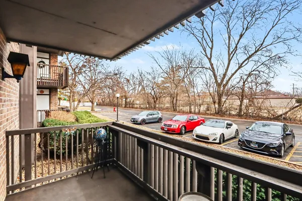 $199,900 | 1423 Woodbridge Road, Unit 1E, Joliet, IL 60436