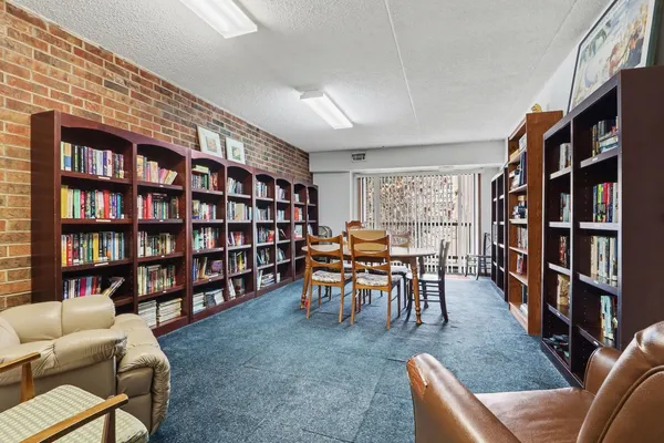 $199,900 | 1423 Woodbridge Road, Unit 1E, Joliet, IL 60436
