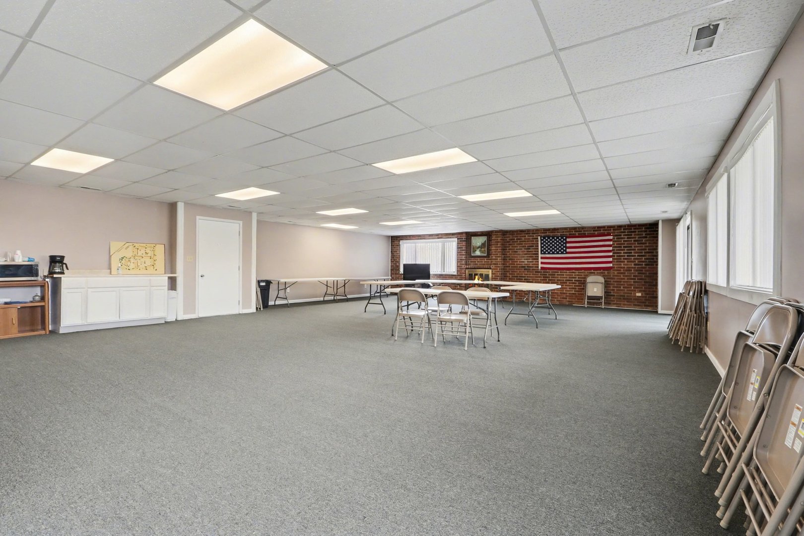1423 Woodbridge Road, Unit 1E Joliet, IL 60436 - Photo 23 of 30 a view of a room with chairs and closet