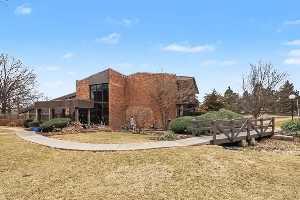 $199,900 | 1423 Woodbridge Road, Unit 1E, Joliet, IL 60436
