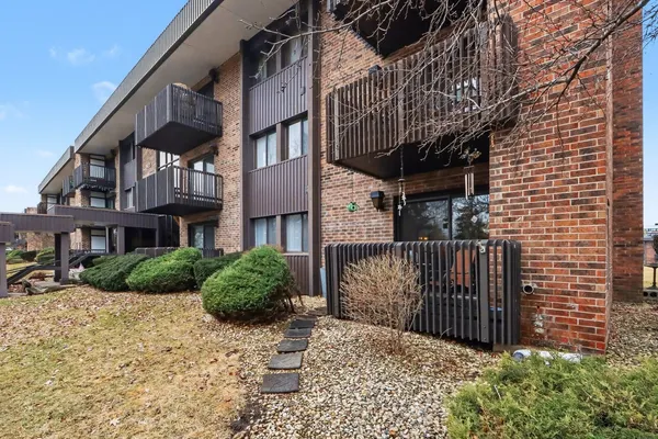 $199,900 | 1423 Woodbridge Road, Unit 1E, Joliet, IL 60436