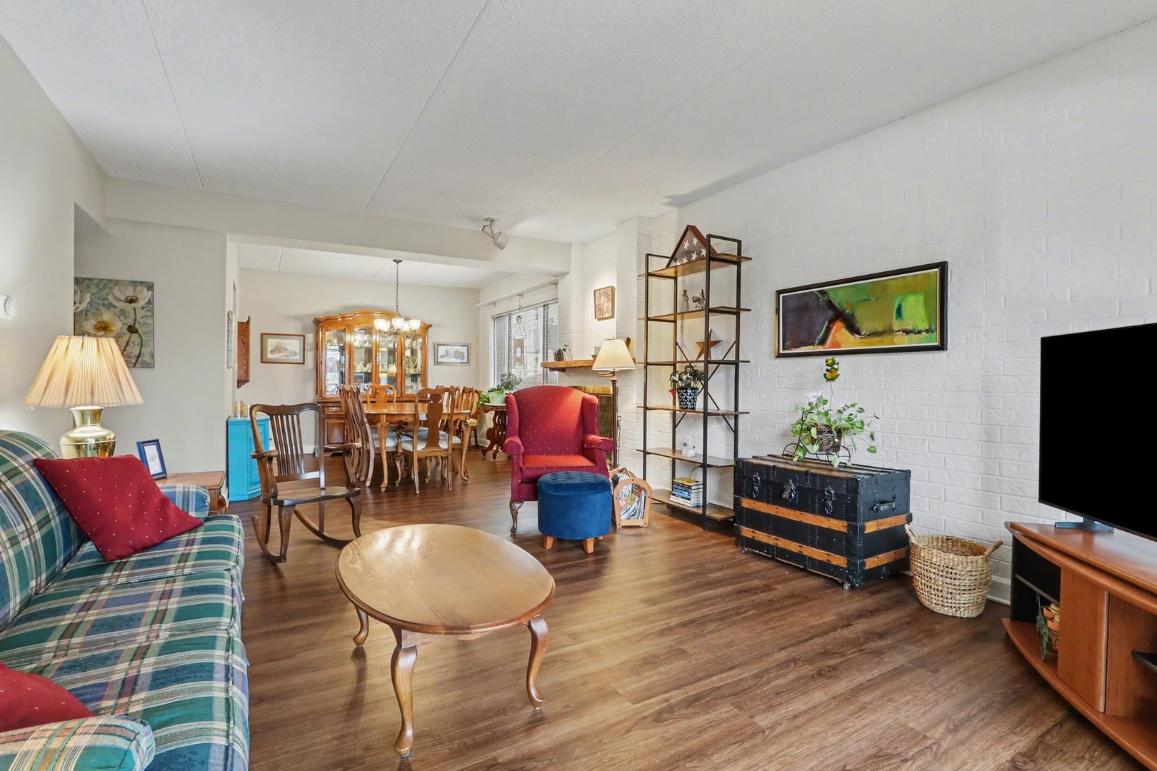 1423 Woodbridge Road, Unit 1E Joliet, IL 60436 - Photo 6 of 30 a living room with furniture and a flat screen tv
