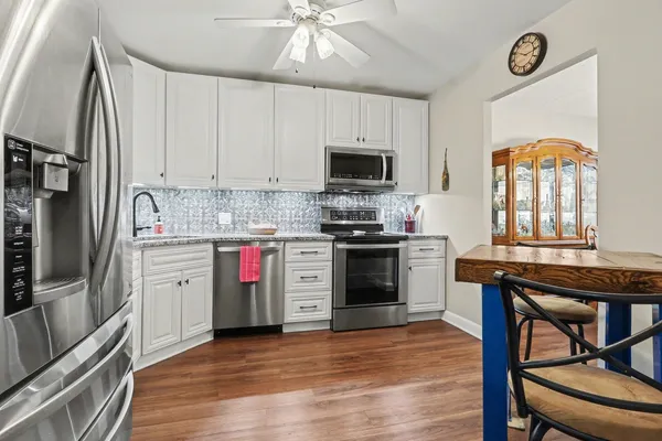 $199,900 | 1423 Woodbridge Road, Unit 1E, Joliet, IL 60436