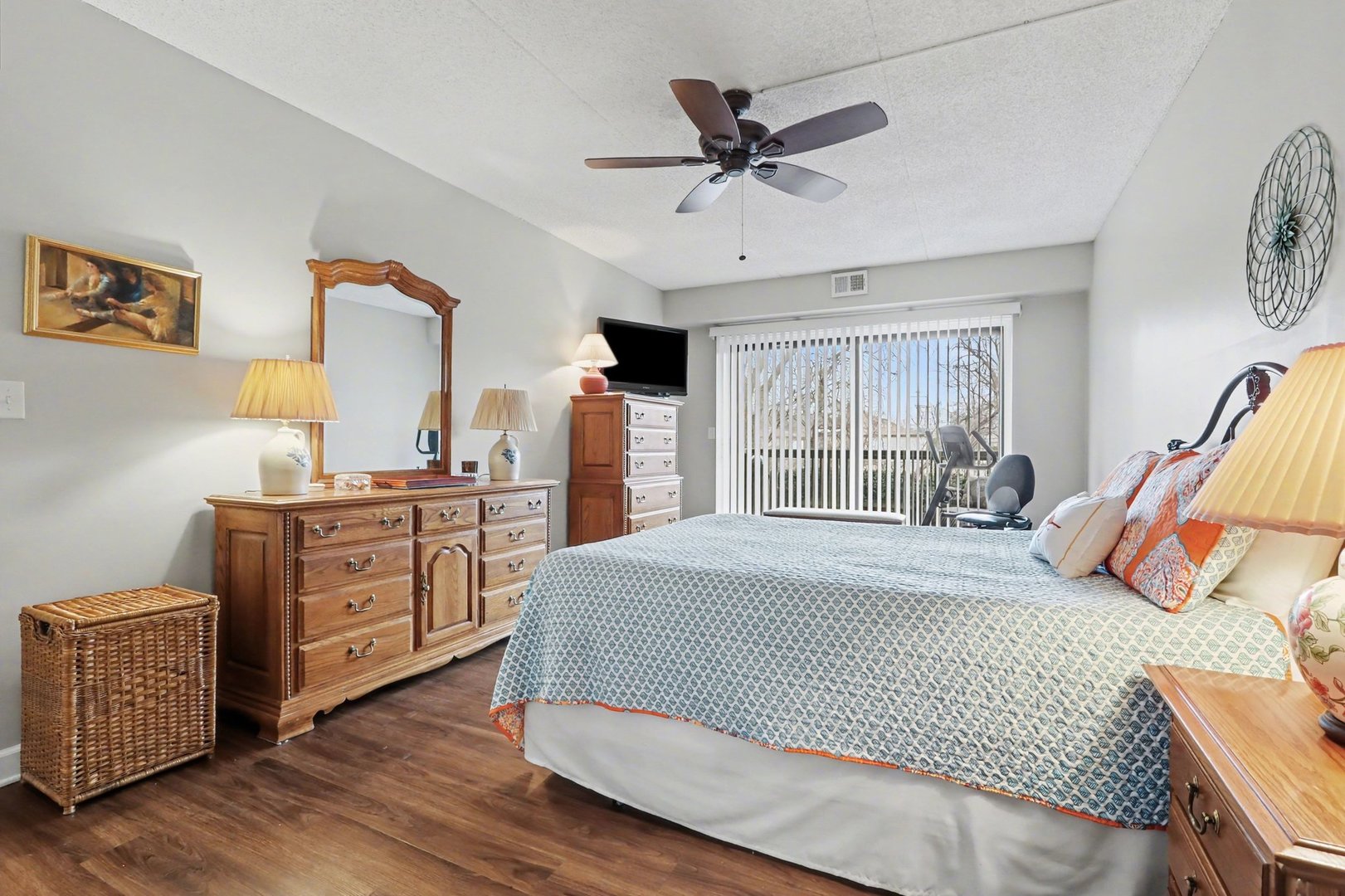 1423 Woodbridge Road, Unit 1E Joliet, IL 60436 - Photo 10 of 30 a bed room with a bed and a window