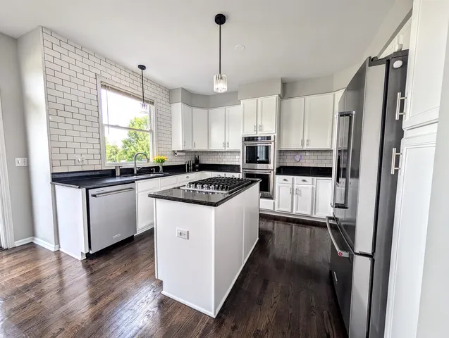 $644,999 | 5520 Bear Claw Lane, Hoffman Estates, IL 60192