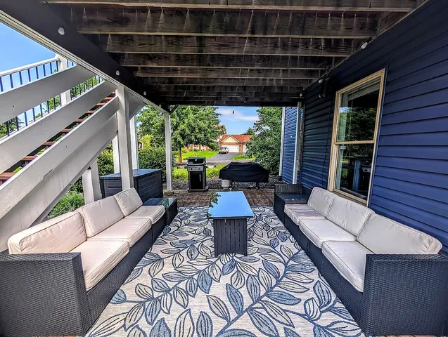 $644,999 | 5520 Bear Claw Lane, Hoffman Estates, IL 60192