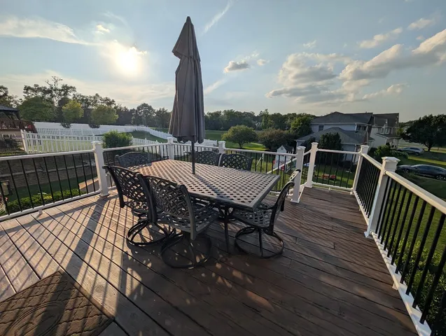 $644,999 | 5520 Bear Claw Lane, Hoffman Estates, IL 60192