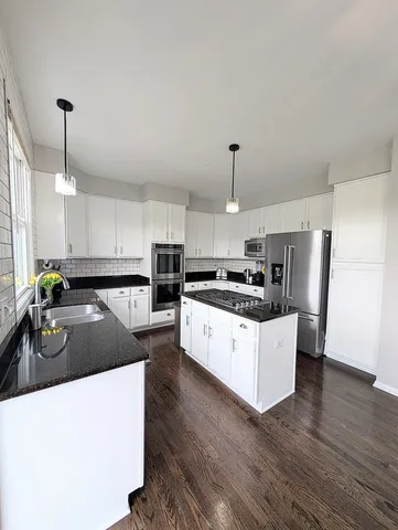 $644,999 | 5520 Bear Claw Lane, Hoffman Estates, IL 60192