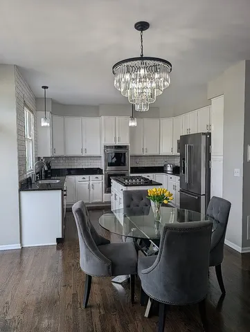 $644,999 | 5520 Bear Claw Lane, Hoffman Estates, IL 60192