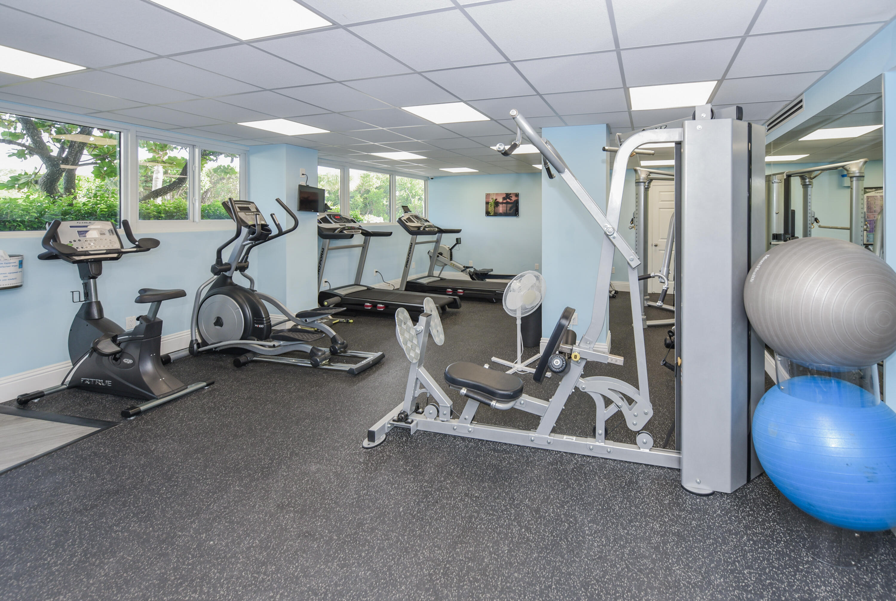 2505 South Ocean Boulevard, Unit 411 Palm Beach, FL 33480 - Photo 30 of 31 a view of a room with gym equipment