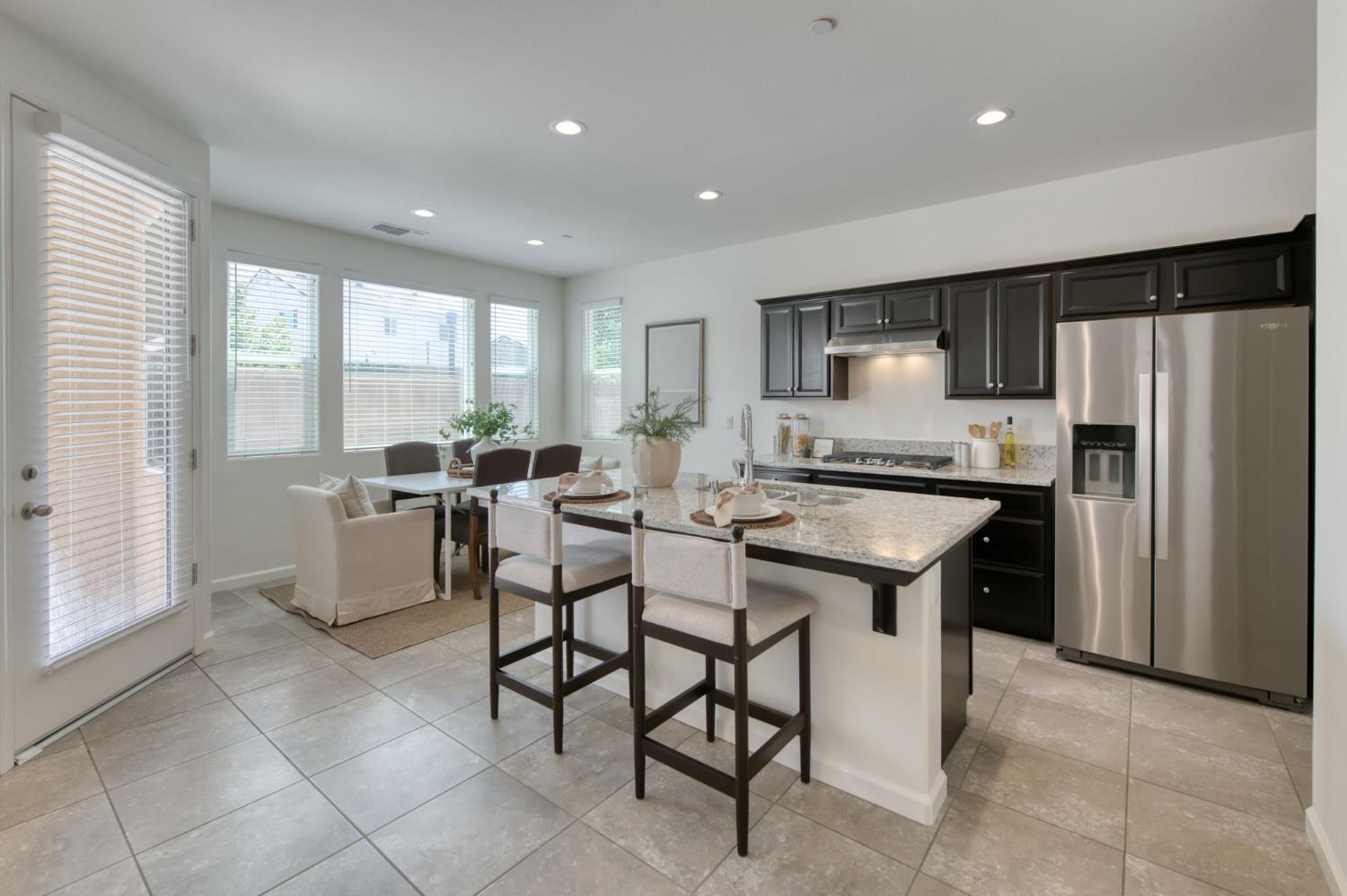 896 Lassen Lane West Madera, CA 93636 - Photo 7 of 24