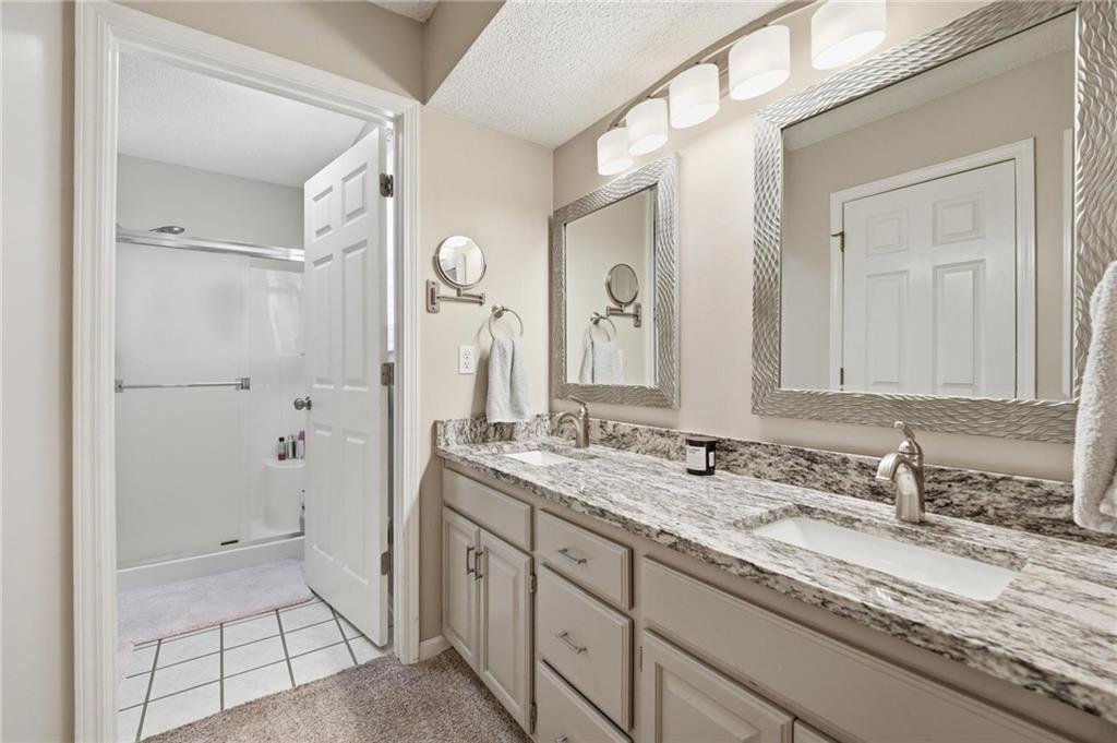 820 Southwest Benjamin Circle Lee's Summit, MO 64081 - Photo 16 of 37