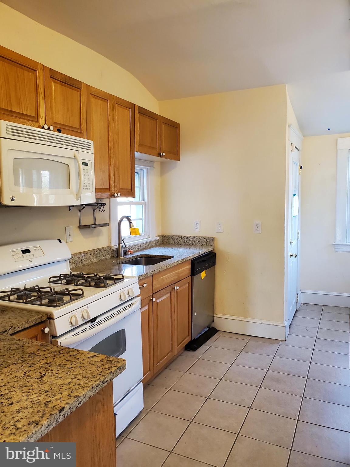239 Mallow Hill Road Baltimore, MD 21229 - Photo 4 of 19 Gallery Image 4