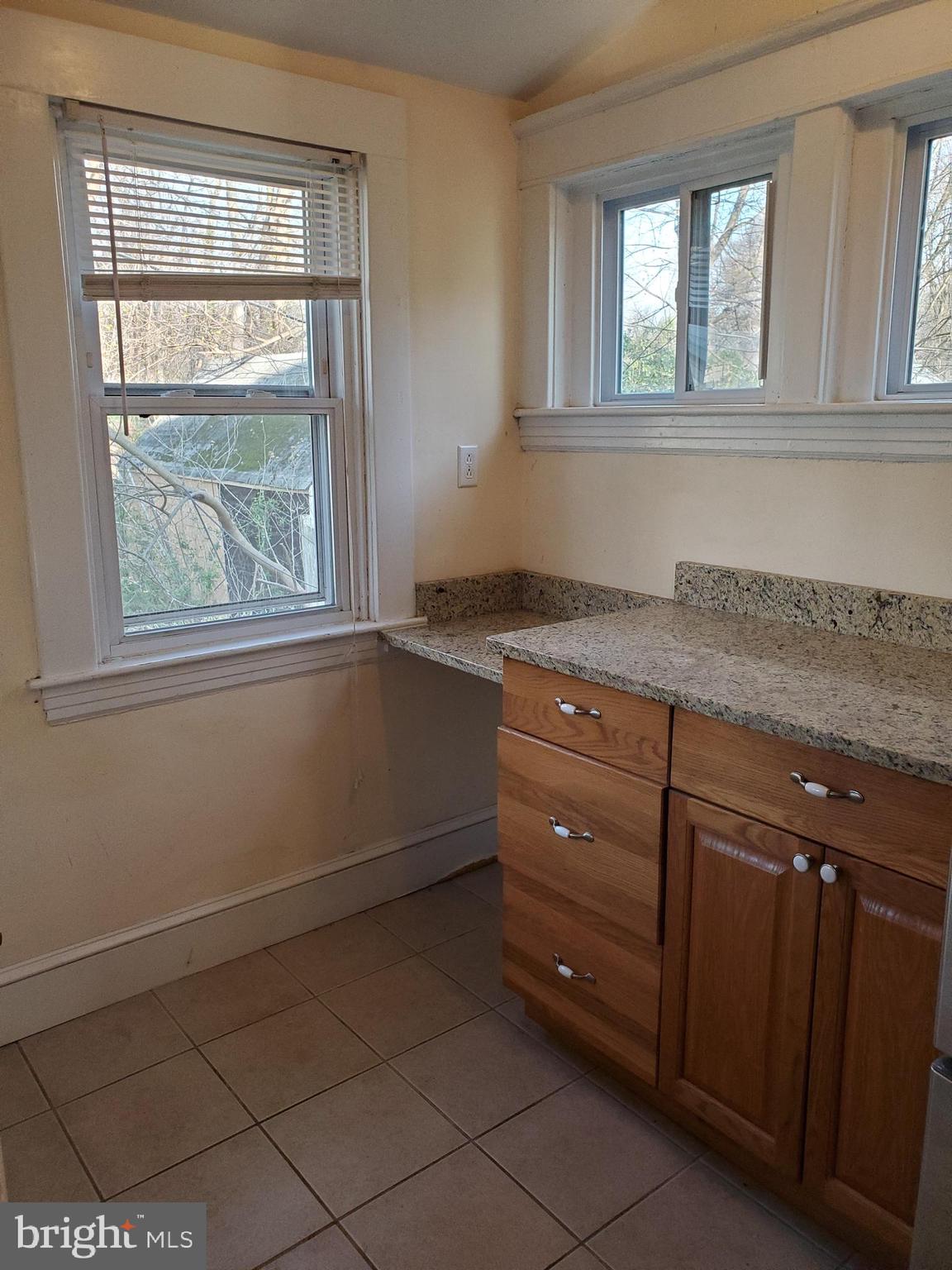 239 Mallow Hill Road Baltimore, MD 21229 - Photo 7 of 19 Gallery Image 7