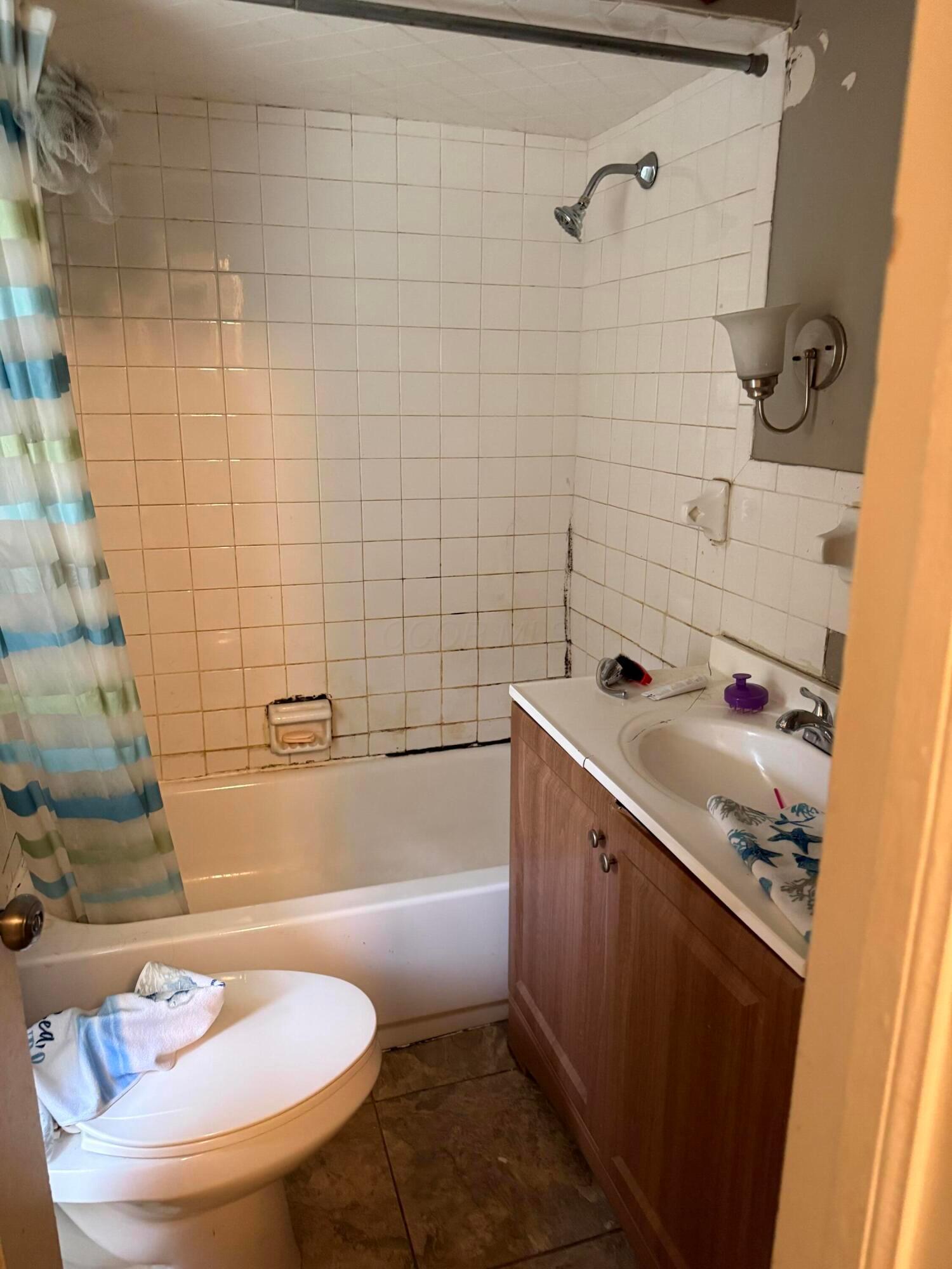 594 South Hampton Road Columbus, OH 43213 - Photo 9 of 25
