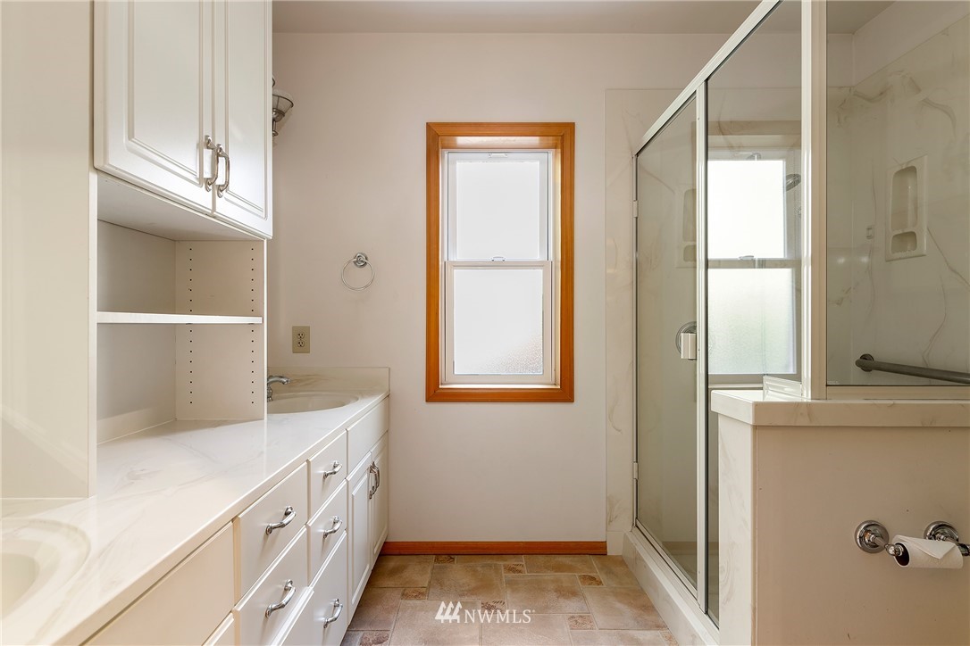 18324 West Spring Lake Drive Southeast Renton, WA 98058 - Photo 12 of 34 Gallery Image 12