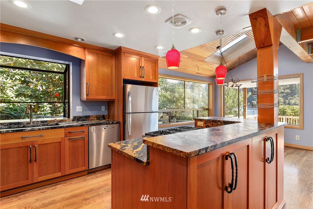 18324 West Spring Lake Drive Southeast Renton, WA 98058 - Photo 9 of 34 Gallery Image 9