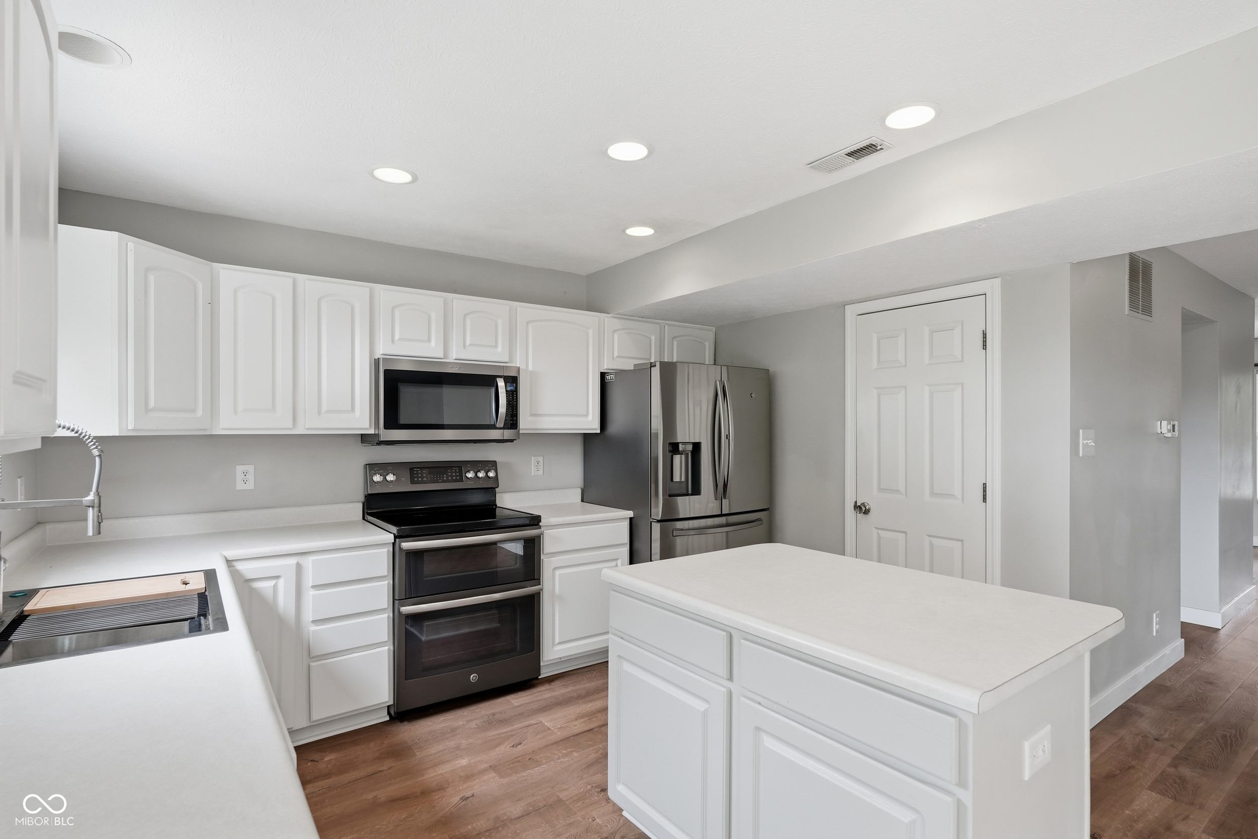 9220 North Coral Reef Road McCordsville, IN 46055 - Photo 10 of 46