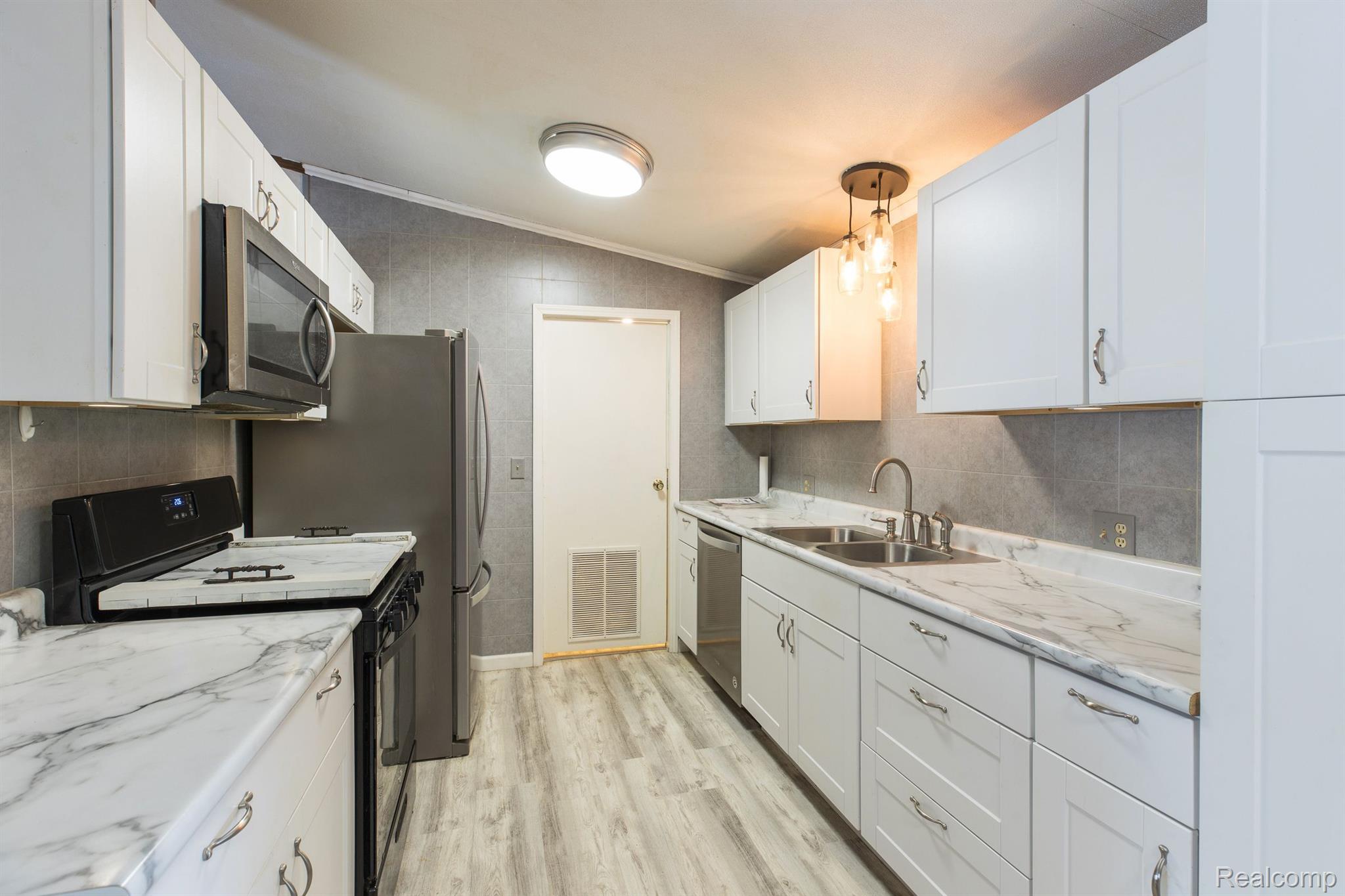 44401 Tyler Road Belleville, MI 48111 - Photo 20 of 47 Gallery Image 20