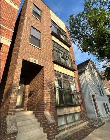 $3,100 | 4111 North Western Avenue, Unit 2, Chicago, IL 60618