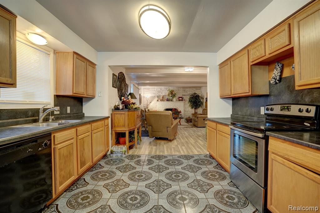 4048 West Carpenter Road Flint, MI 48504 - Photo 7 of 17