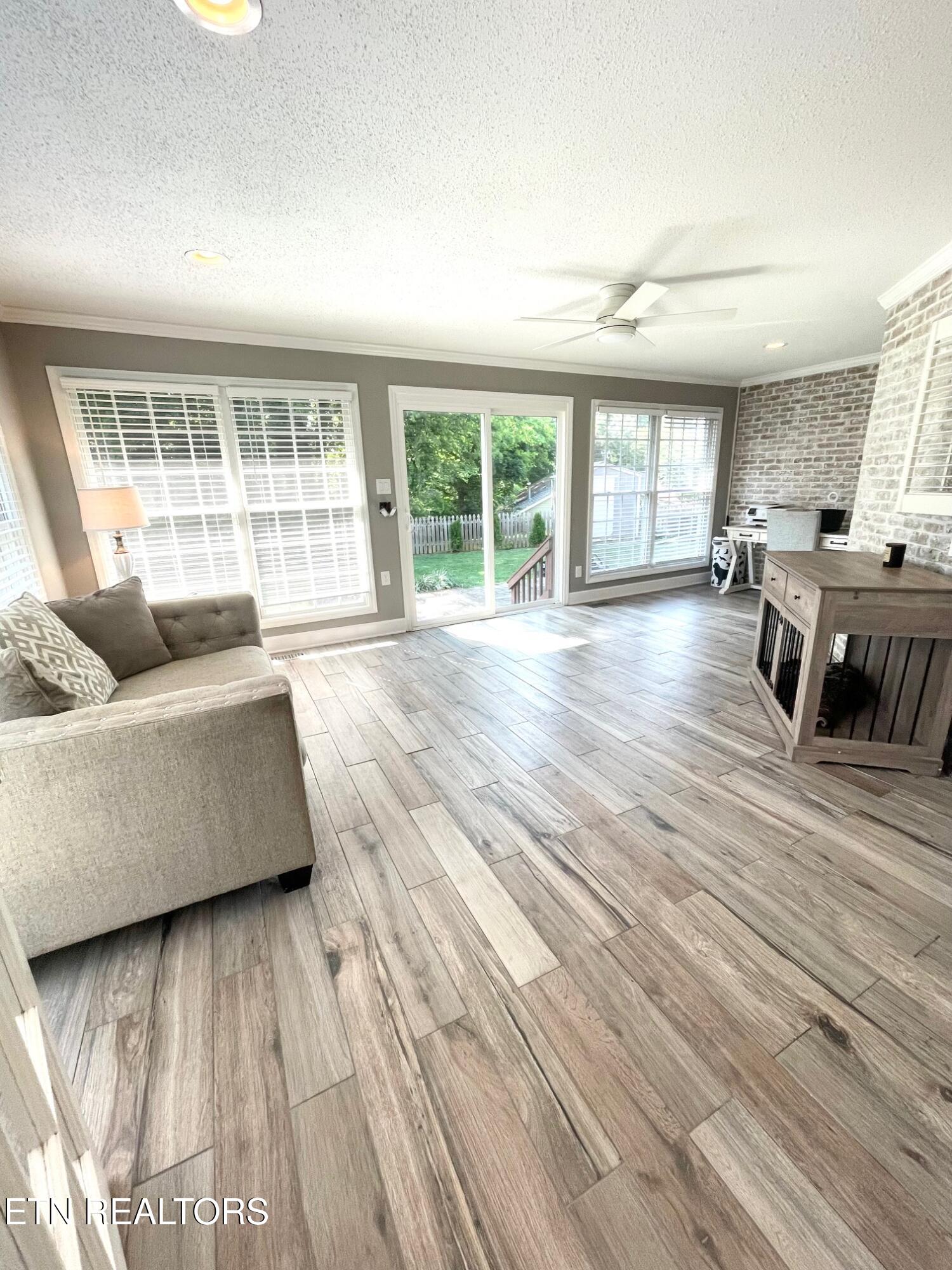 1889 Crest Road Maryville, TN 37804 - Photo 7 of 29 Sunroom3