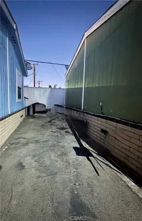 a view of a back yard of the house