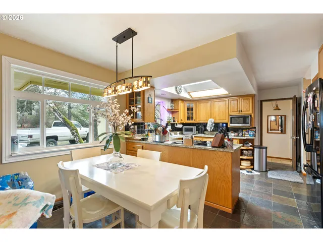 $600,500 | 674 Youngs Lane, Roseburg, OR 97471