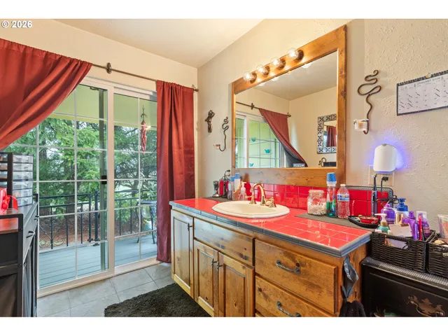 $600,500 | 674 Youngs Lane, Roseburg, OR 97471