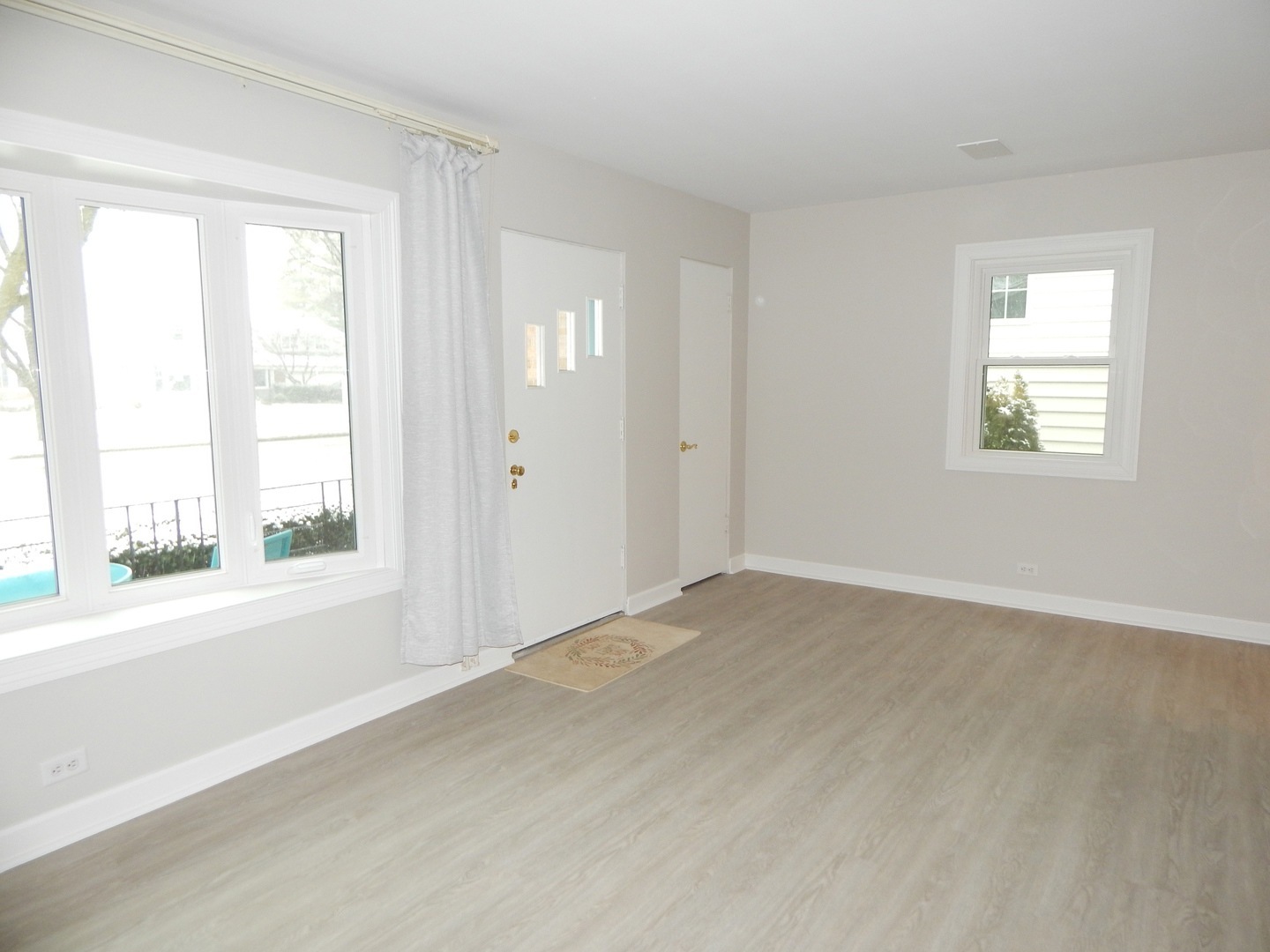 1107 Santa Rosa Avenue Wheaton, IL 60187 - Photo 5 of 24