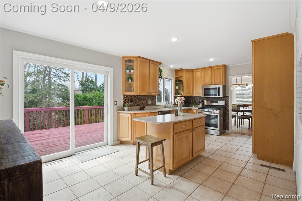138 Aintree Road Rochester, MI 48306 - Photo 4 of 19