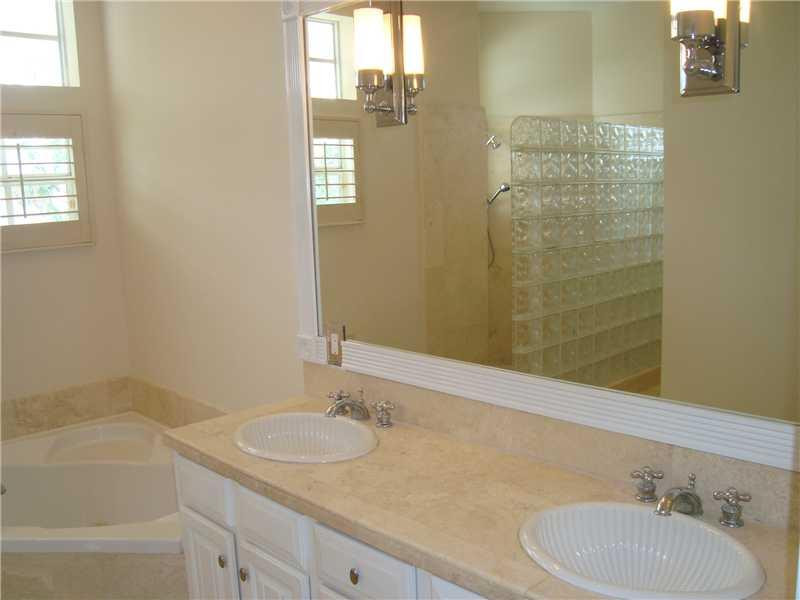 194 Ocean Key Way Jupiter, FL 33477 - Photo 27 of 35 Bathroom Master