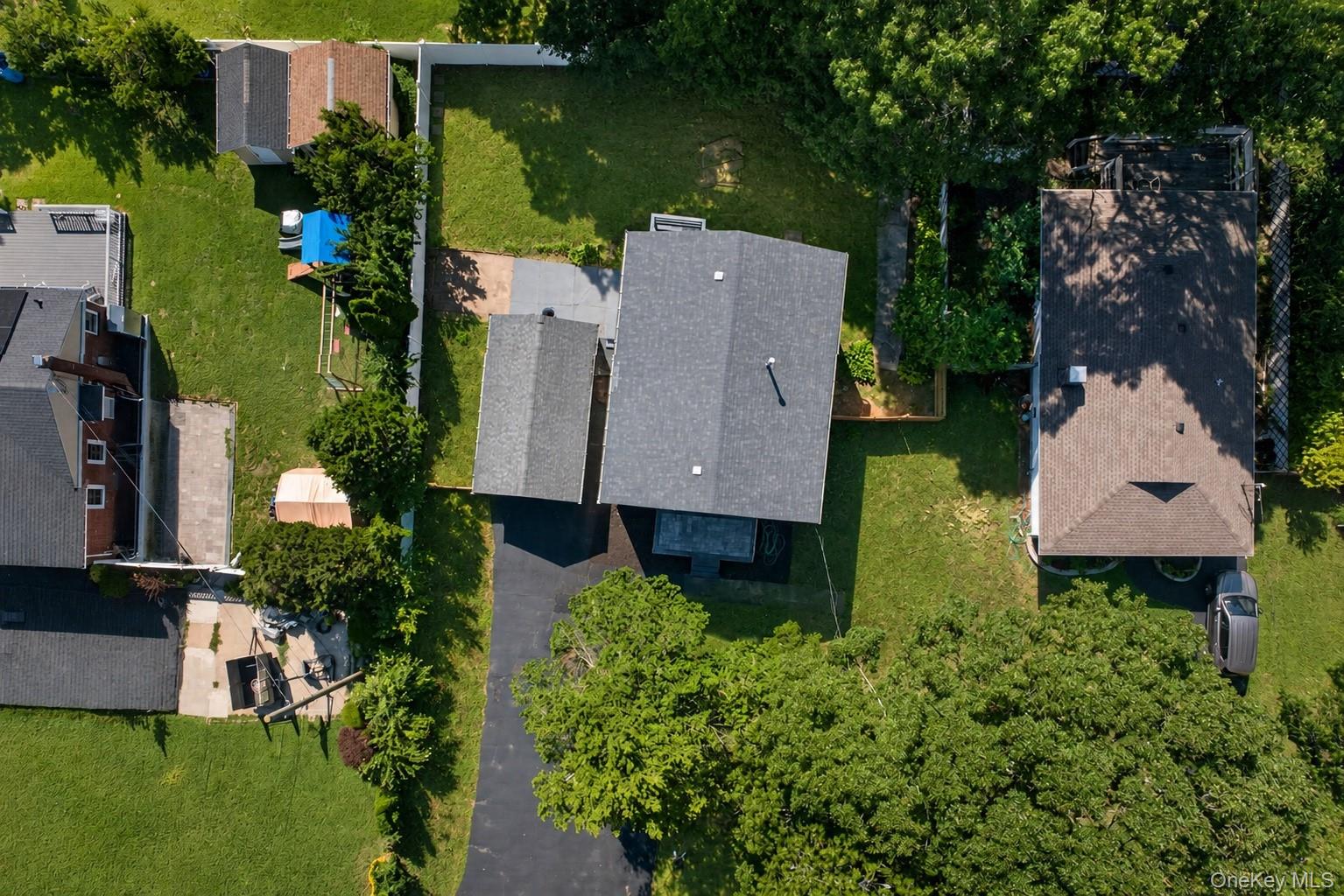 118 Floyd Road Shirley, NY 11967 - Photo 6 of 19 Gallery Image 6