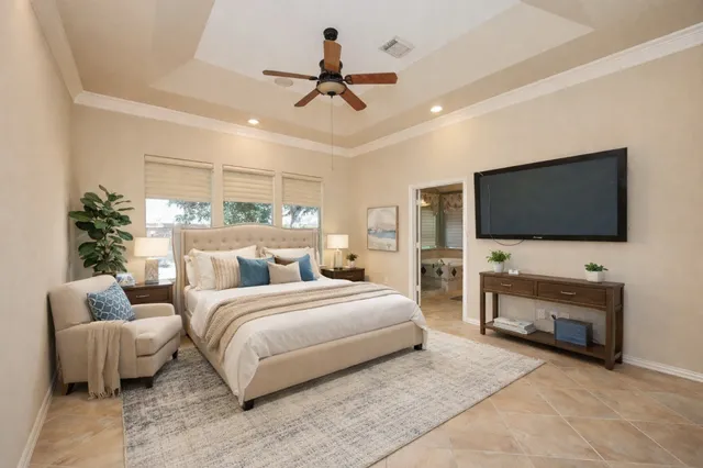 a view of empty room with a flat screen tv and ceiling fan