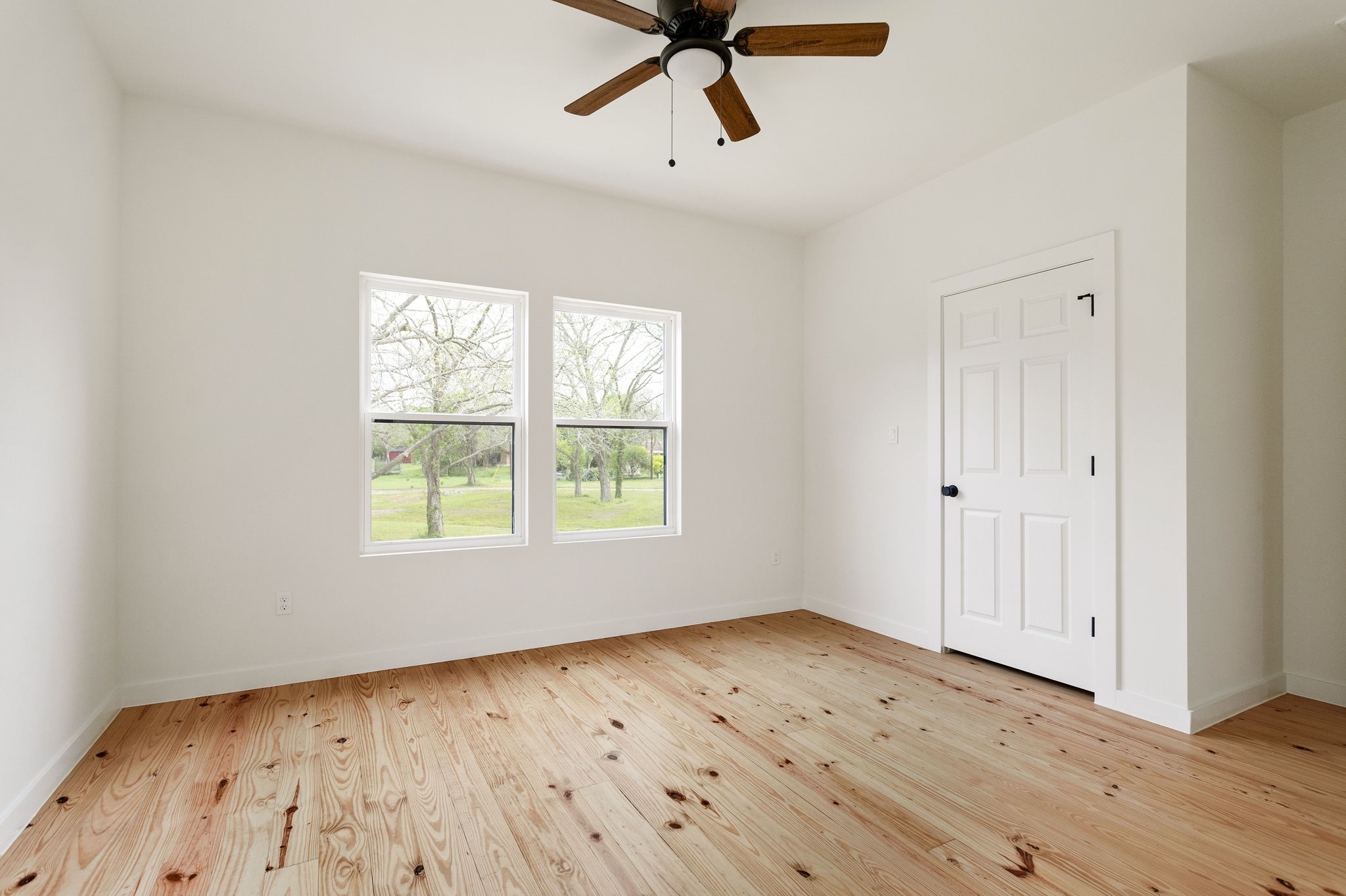 226 North Dixie Street Brenham, TX 77833 - Photo 13 of 22 a view of empty room with wooden floor and ceiling fan