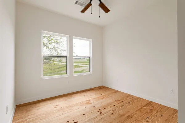 $1,950 | 226 North Dixie Street, Brenham, TX 77833