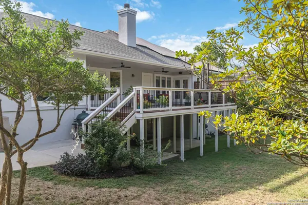 a view of a house with a backyard