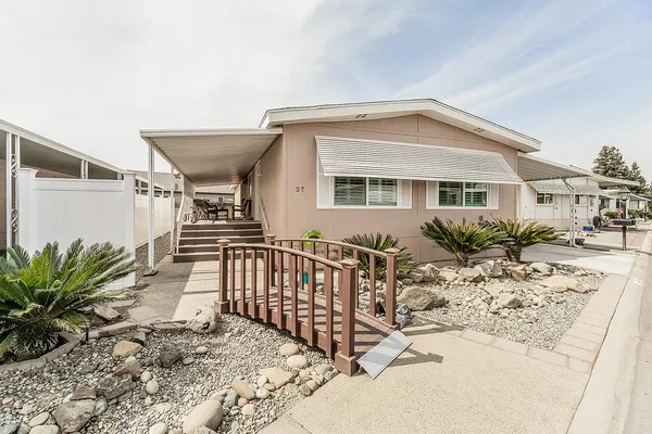 $169,000 | 371 Bethel Avenue, Unit 27, Sanger, CA 93657