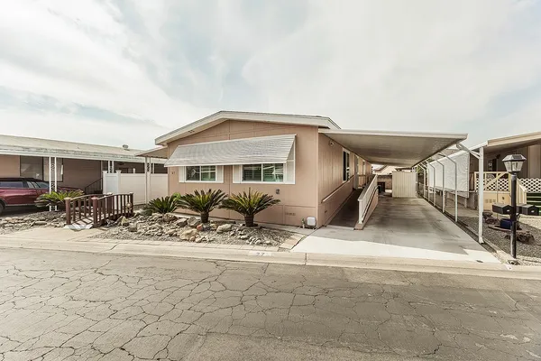 $169,000 | 371 Bethel Avenue, Unit 27, Sanger, CA 93657