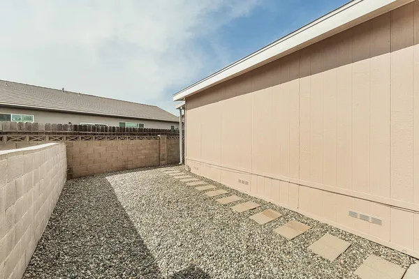 $169,000 | 371 Bethel Avenue, Unit 27, Sanger, CA 93657