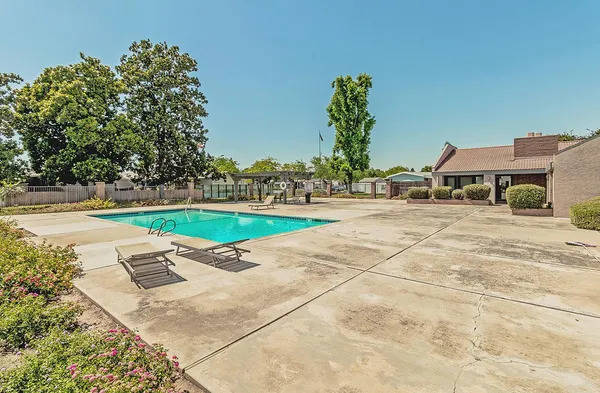 $169,000 | 371 Bethel Avenue, Unit 27, Sanger, CA 93657
