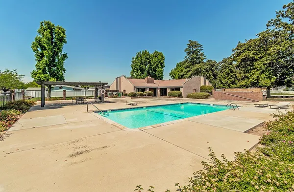 $169,000 | 371 Bethel Avenue, Unit 27, Sanger, CA 93657